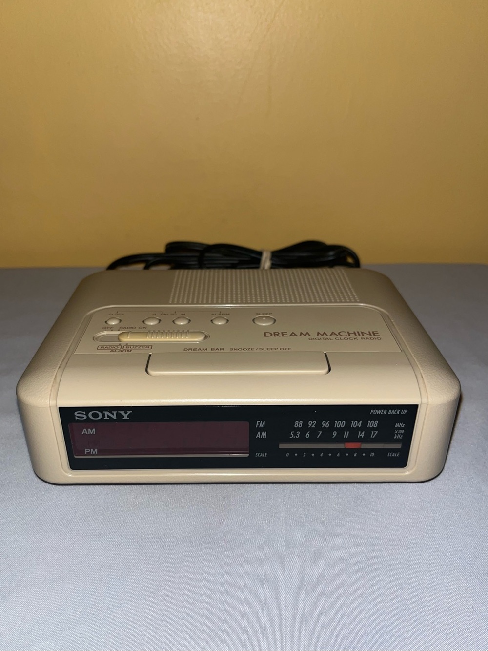 Vintage Sony Dream Machine FM/AM Digital Alarm Clock Radio ICF-C240 Beige 1980’s